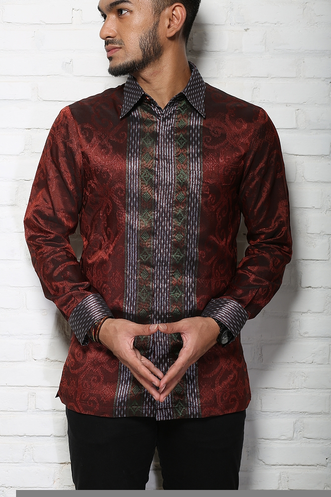  27 Model Baju Batik Pria Biar Tambah Berkharisma Di Kantor