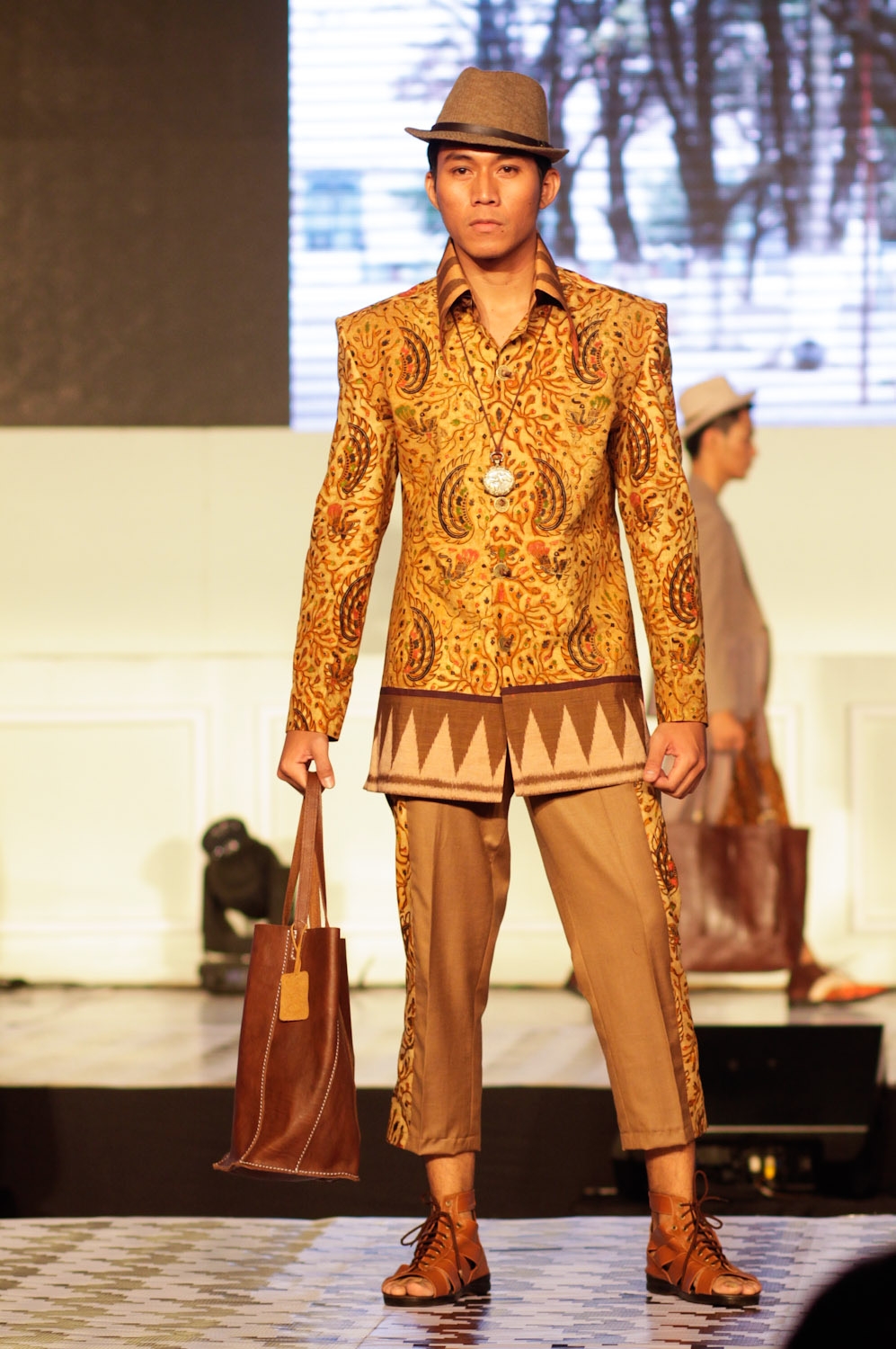 35 Model Baju Batik Pria Kombinasi Modern Terbaru 2020