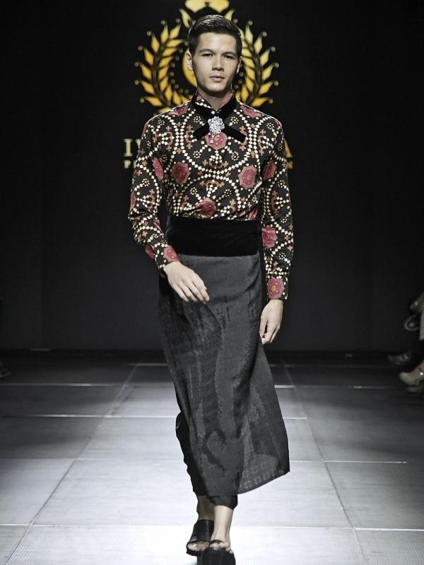 fashion show busana pria