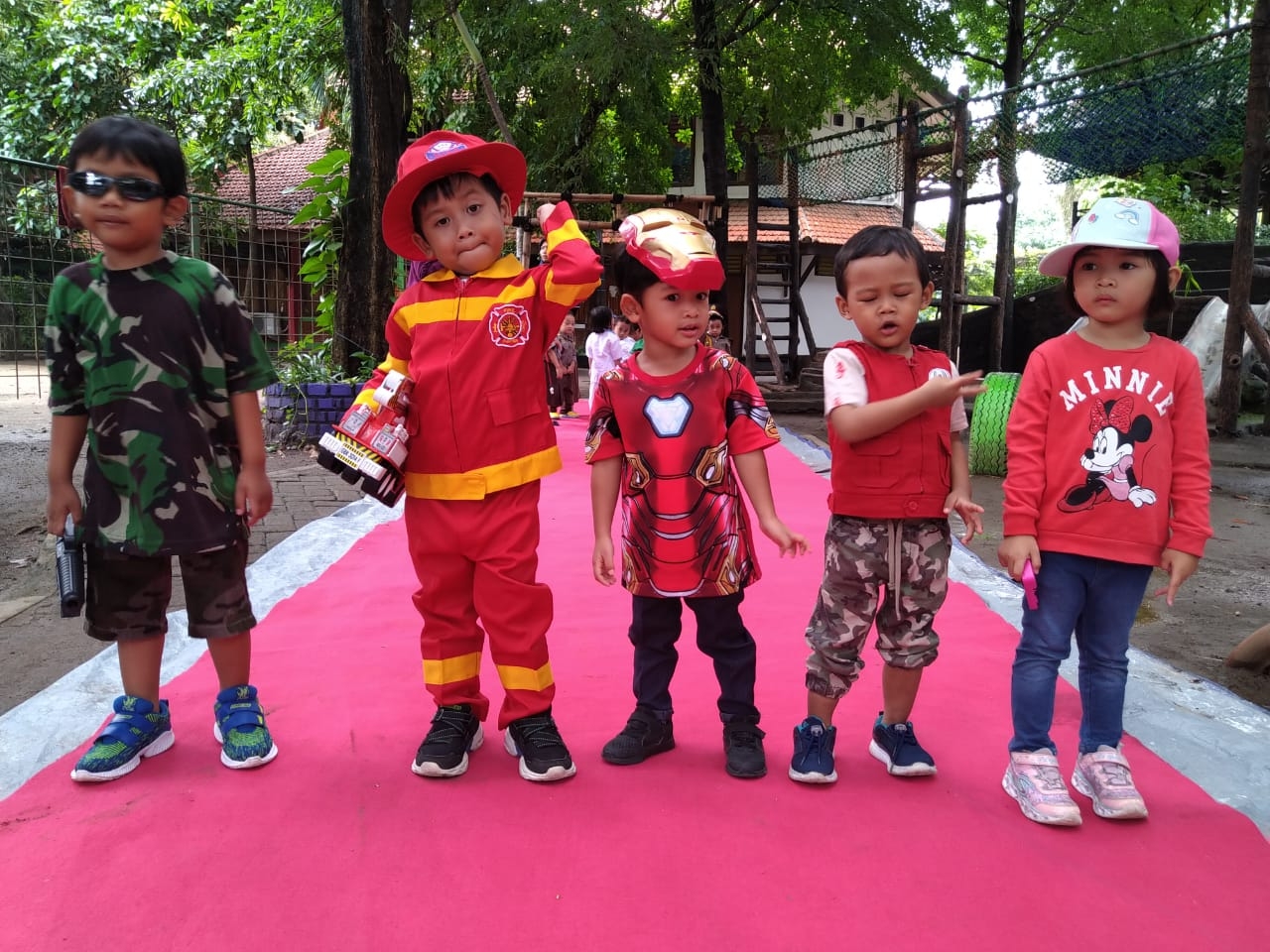 fashion show profesi guru