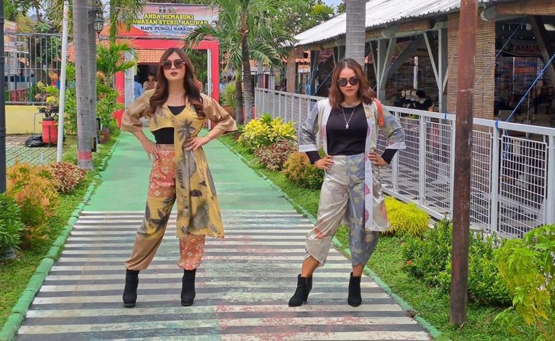 Cantiknya Gadis Thailand Dan Selebgram Fashion Show Kain Ecoprint Di 