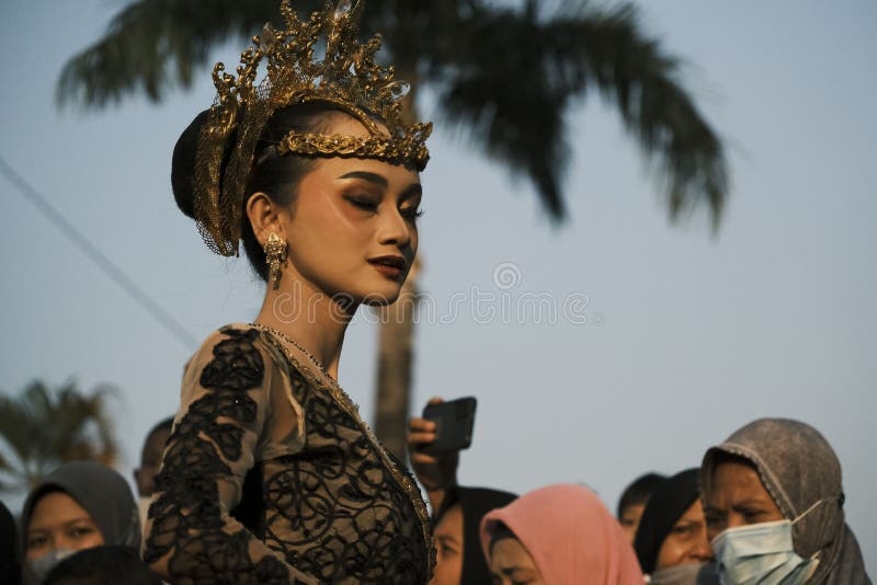 Fashion Show And Make up Event Held In Front Of The Kartini Museum In