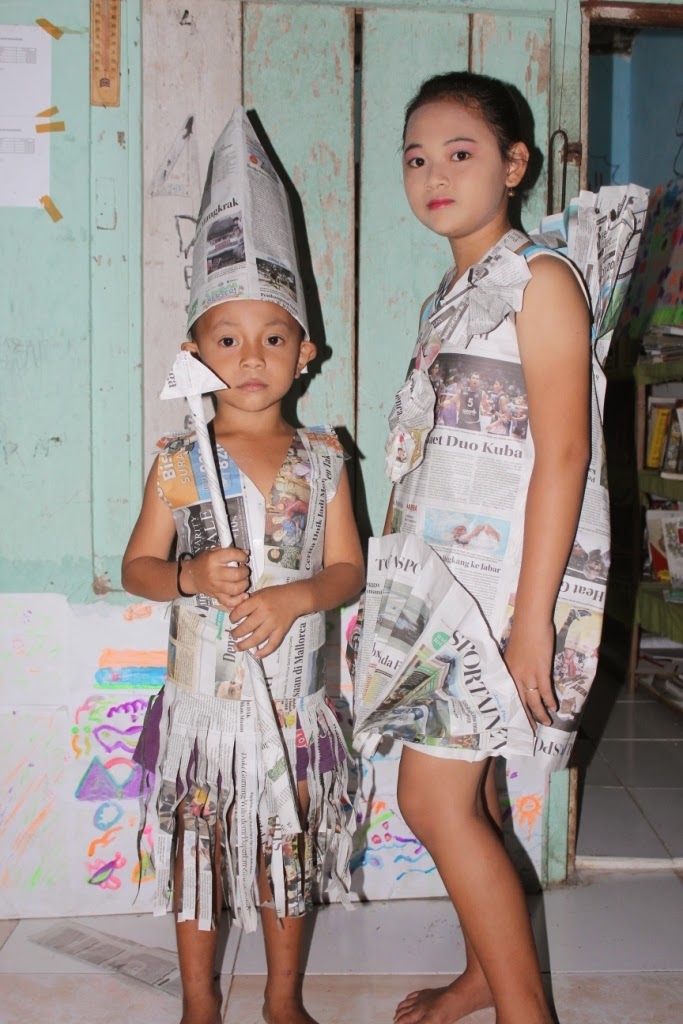 Fashion Show Baju Dari Koran