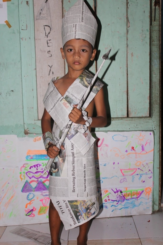 Fashion Show Baju Dari Koran