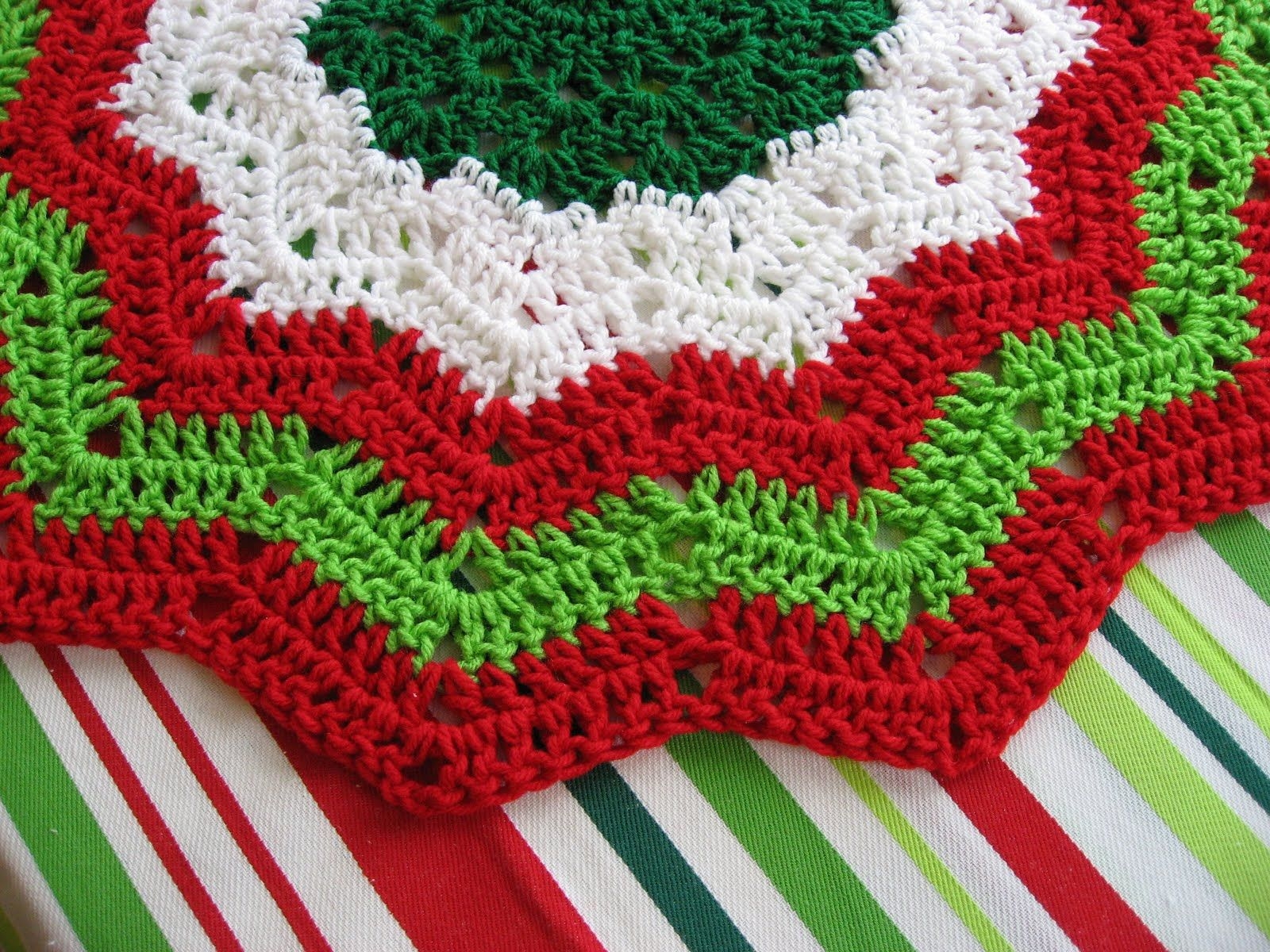 Free Printable Crochet Christmas Tree Skirt Pattern Free Templates 