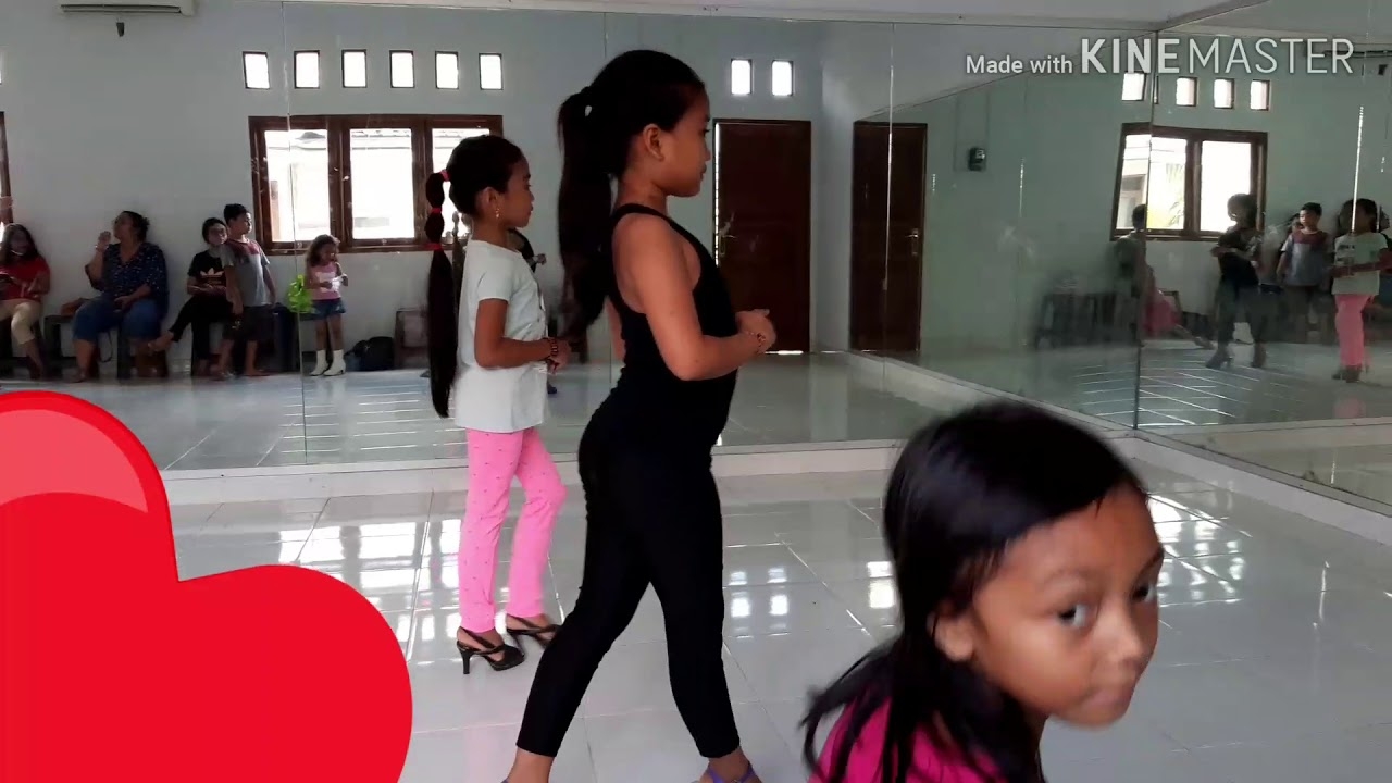 Latihan Fashion Show YouTube