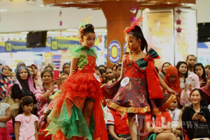 Lomba Fashion Show Natal Foto 2 1481161 TribunNews