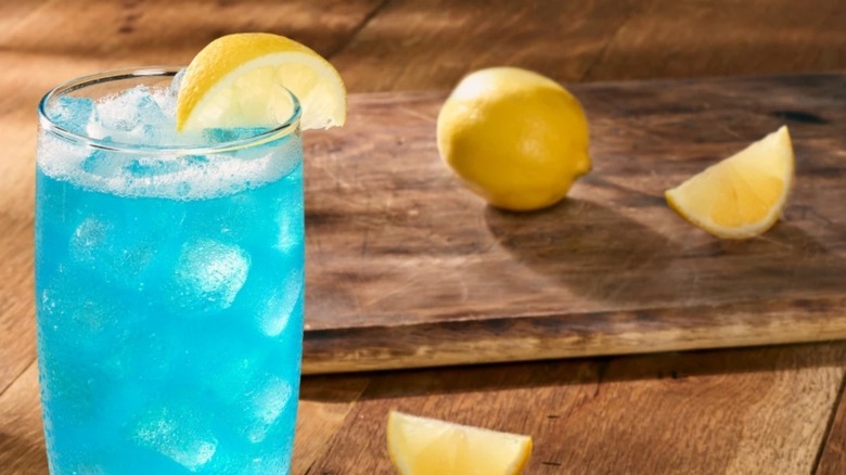 What Exactly Is In Olive Garden 39 s Blue Amalfi Cocktail